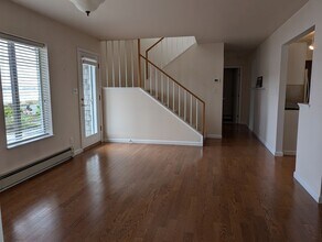 14864 Channel Dr in La Conner, WA - Building Photo - Building Photo