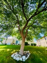 6005 Hill Dale Ct, Unit Hill Dale residences in Bakersfield, CA - Building Photo