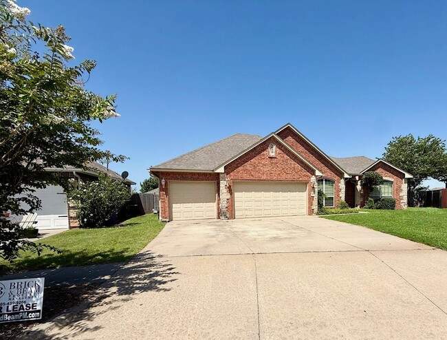 1101 Glen Eagles Ct in Norman, OK - Building Photo - Building Photo