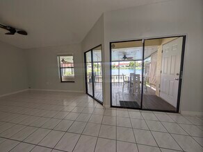 2711 San Remo Cir in Homestead, FL - Foto de edificio - Building Photo