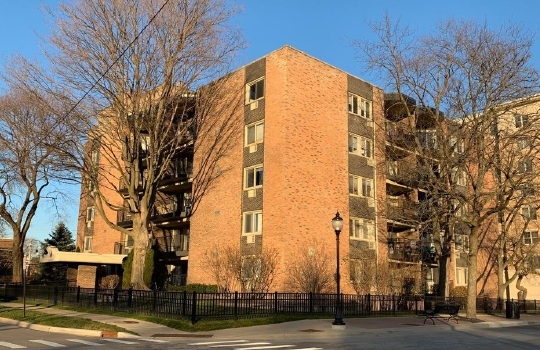 One North Chestnut in Arlington Heights, IL - Building Photo