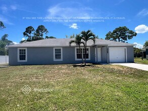 1066 SE Proctor Ln in Port St. Lucie, FL - Building Photo - Building Photo