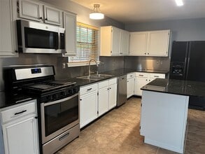 11302 Meadowchase Dr in Houston, TX - Building Photo - Building Photo