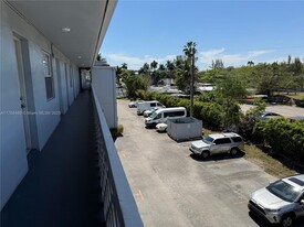 1610 NW N River Dr in Miami, FL - Building Photo