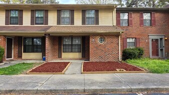 340 Witness Ln in Newport News, VA - Building Photo
