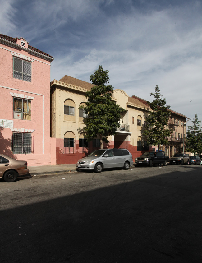 421 Union Dr in Los Angeles, CA - Foto de edificio - Building Photo