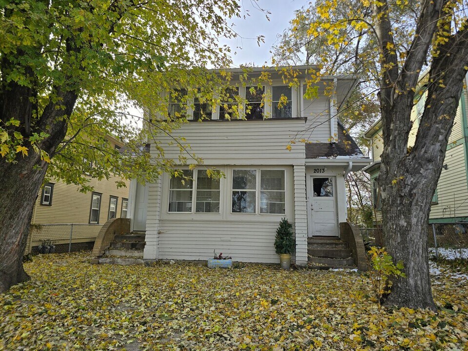 2011-13 Pierce St in Sioux City, IA - Building Photo