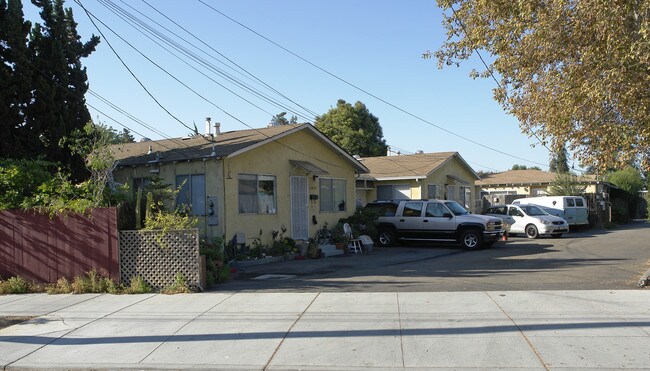 19175-19257 Western Blvd in Hayward, CA - Building Photo - Building Photo