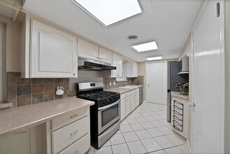 526 Waggoner Dr in Arlington, TX - Building Photo - Building Photo