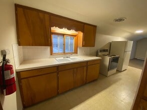 826 W Highland Ave in Ravenna, OH - Building Photo - Building Photo