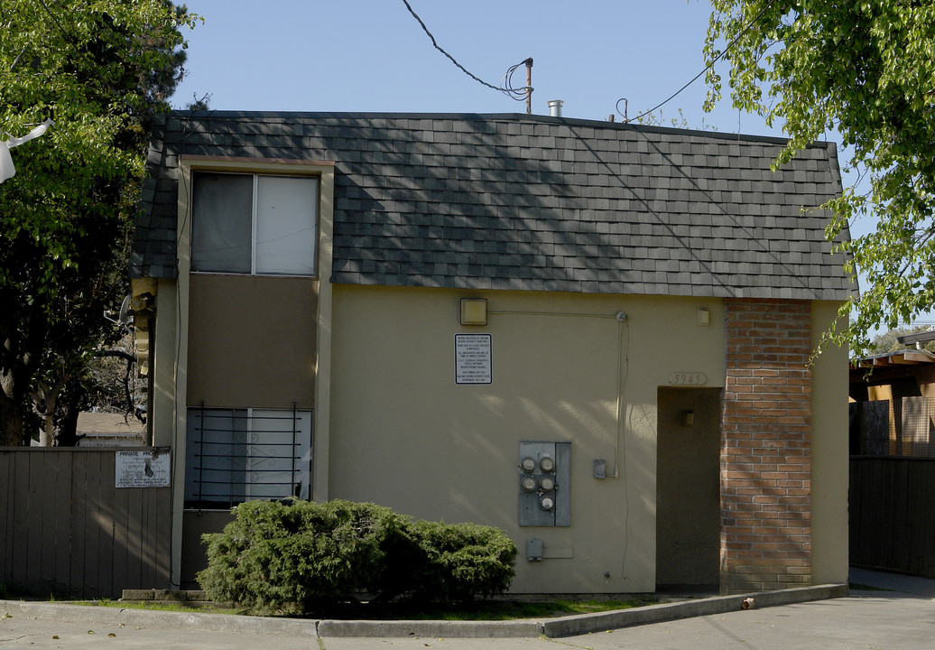 5945 Bromley Ave in Oakland, CA - Building Photo