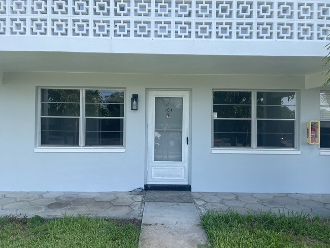 1001 77th Ave N in St. Petersburg, FL - Building Photo - Building Photo