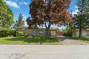 15 Ullswater Dr in Ottawa, ON - Building Photo