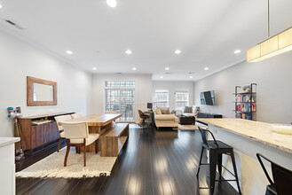 1041 W Madison St in Chicago, IL - Building Photo - Building Photo