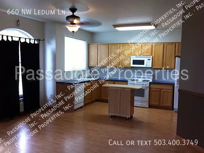 660 NW Ledum Ln in Hillsboro, OR - Building Photo - Building Photo