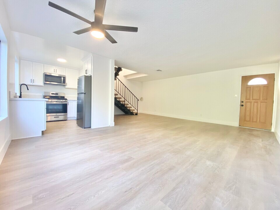 4737 Orion Ave in Los Angeles, CA - Building Photo