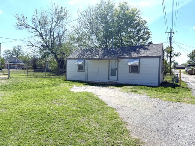property at 305 N Bradley St