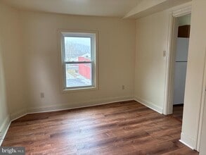 330 E Chestnut St in Coatesville, PA - Building Photo - Building Photo