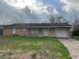 3007 E Mistletoe Ave in Victoria, TX - Building Photo