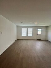 25431 Birch St in Cleveland, TX - Building Photo - Building Photo