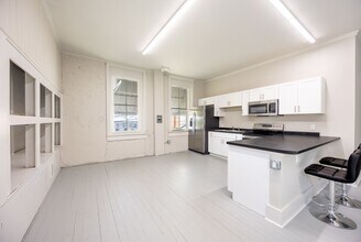 9 S Main St in Statesboro, GA - Building Photo - Building Photo