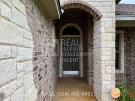 1917 Carriage House Dr in Temple, TX - Building Photo