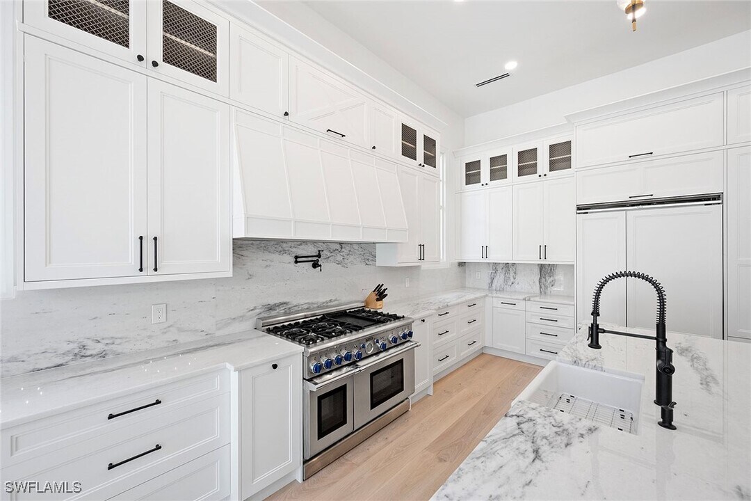 2749 Medallist Ln in Naples, FL - Foto de edificio