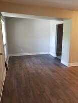 477 Dean Avenue in Oshawa, ON - Building Photo