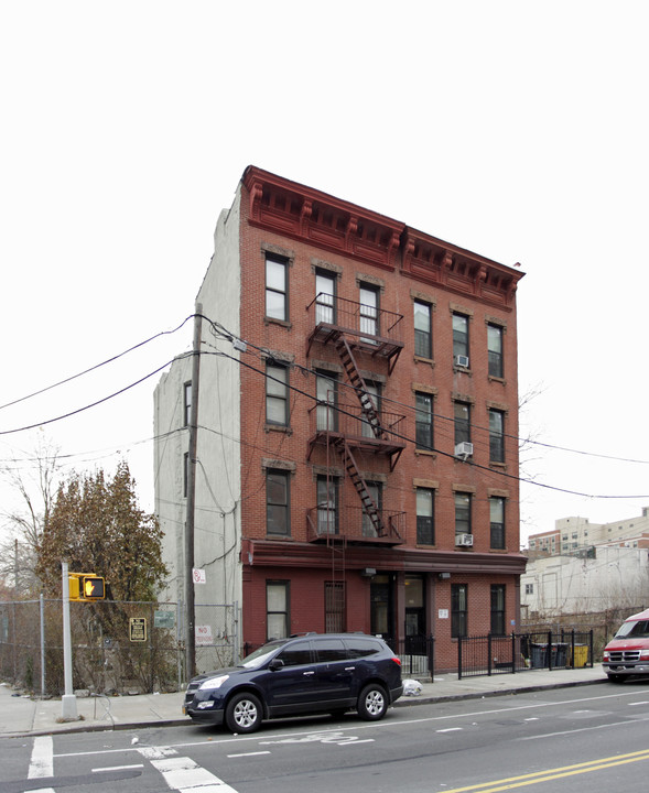 922 Melrose Ave in Bronx, NY - Foto de edificio