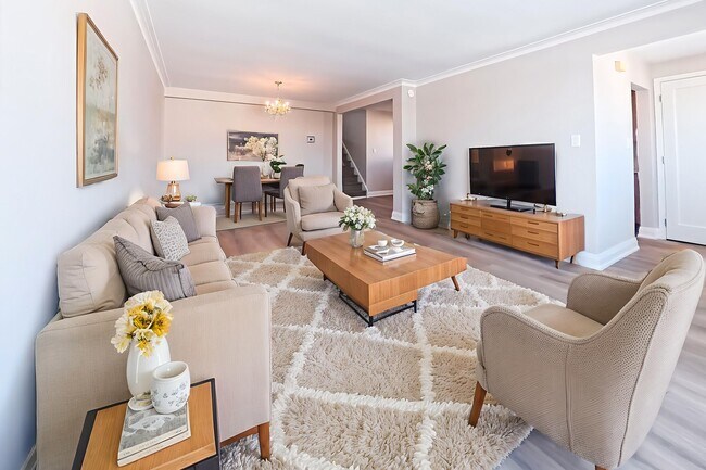 34 Rita Dr in Toronto, ON - Building Photo - Building Photo