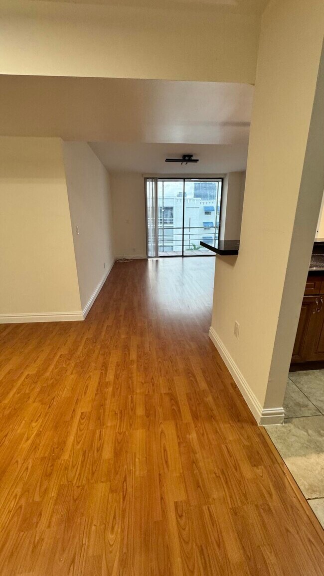 2821 NE 163rd St in Miami, FL - Building Photo - Building Photo