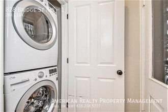 828 Bridge St NW in Grand Rapids, MI - Foto de edificio - Building Photo