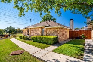 2302 Carol Good Ln in Carrollton, TX - Building Photo
