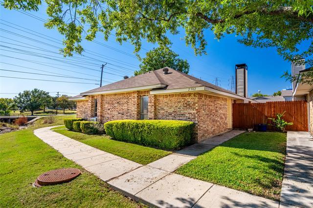2302 Carol Good Ln in Carrollton, TX - Building Photo