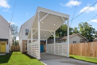 8016 Willow St in Houston, TX - Building Photo - Building Photo