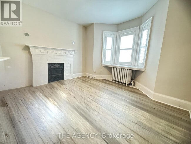 846-846 Broadview Ave