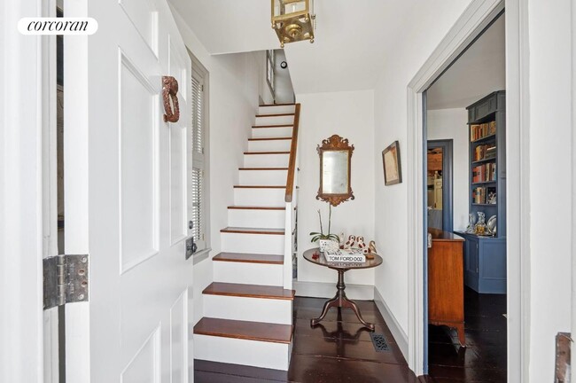 34 Howard St in Sag Harbor, NY - Building Photo - Building Photo
