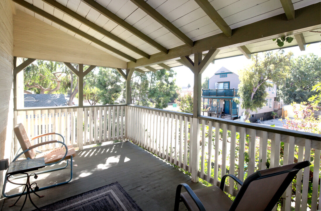 153 E Villa St, Unit Top Floor in Pasadena, CA - Building Photo