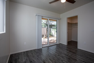 Hedrick Flats in Tucson, AZ - Building Photo - Interior Photo