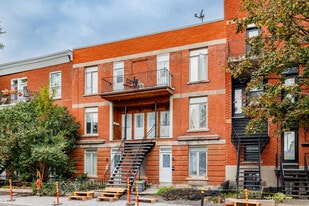 4059 Saint-Antoine Rue O in Montréal, QC - Building Photo