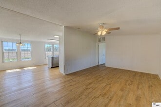 205 Par Rd 2226 in Rayville, LA - Foto de edificio - Building Photo