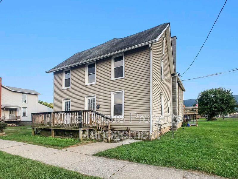 300 W Clinton St in Lock Haven, PA - Building Photo