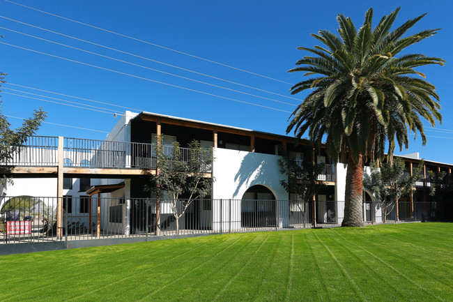 The Lowell Apartments in Tucson, AZ - Building Photo - Building Photo