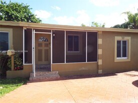 2510 Wiley St in Hollywood, FL - Building Photo