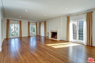 165 N Las Palmas Ave in Los Angeles, CA - Building Photo - Building Photo