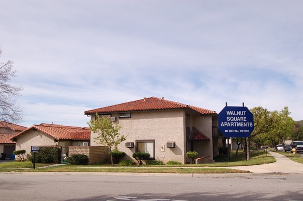 Walnut Square Apartments in Simi Valley, CA - Building Photo