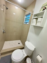 400 NE 110th Ter, Unit A in Miami, FL - Foto de edificio - Building Photo