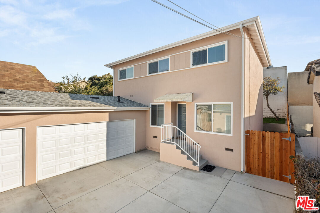 1814 Spreckels Ln in Redondo Beach, CA - Building Photo