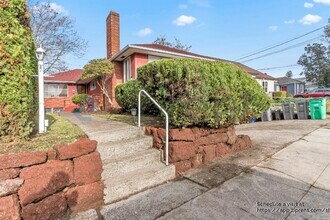 6117 NE Clackamas St in Portland, OR - Building Photo - Building Photo