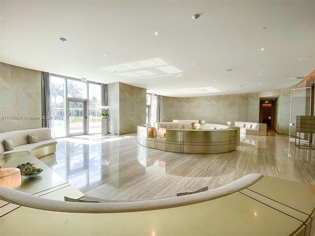 18975 Collins Ave in Sunny Isles Beach, FL - Building Photo - Building Photo